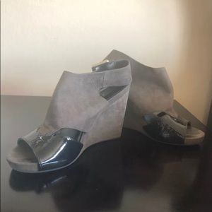 DKNY Black Patent/Brown Suede LEATHER WEDGE 6.5M